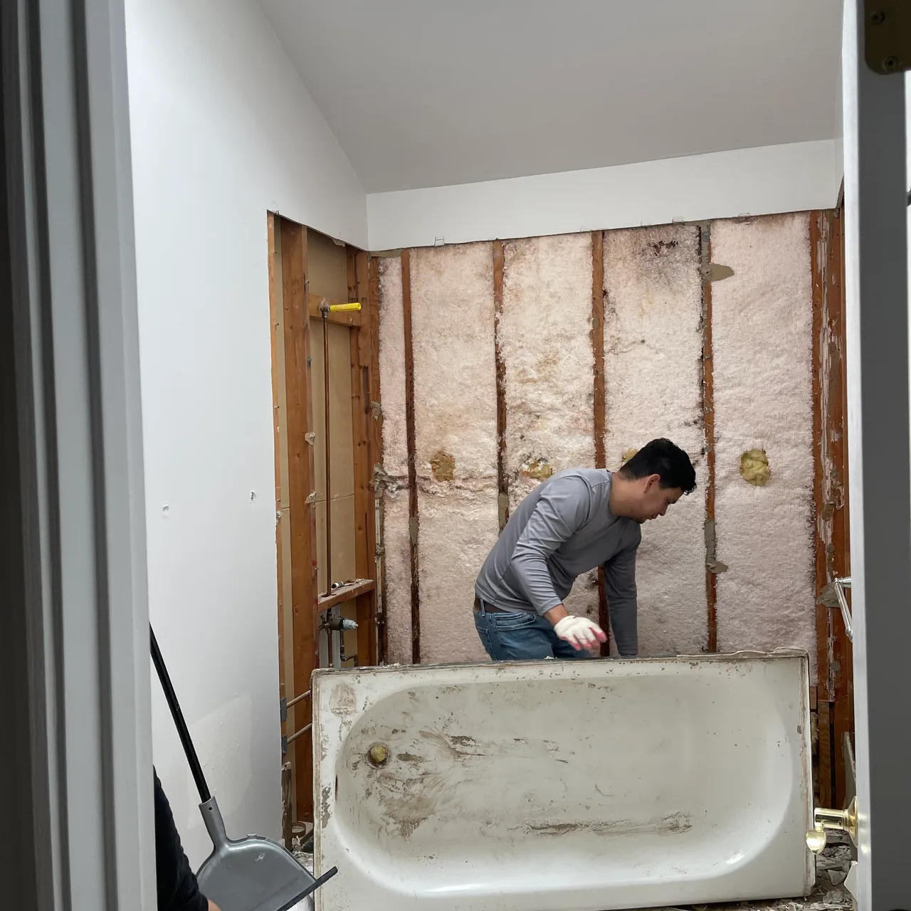 Herndon Bathroom Remodel before